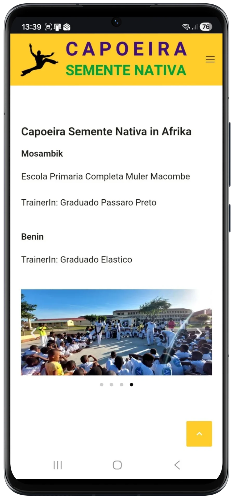 Sportgruppe im Trainingskreis als Beispiel für Community-Darstellung und authentische Bildsprache auf mobilen Vereinswebseiten.